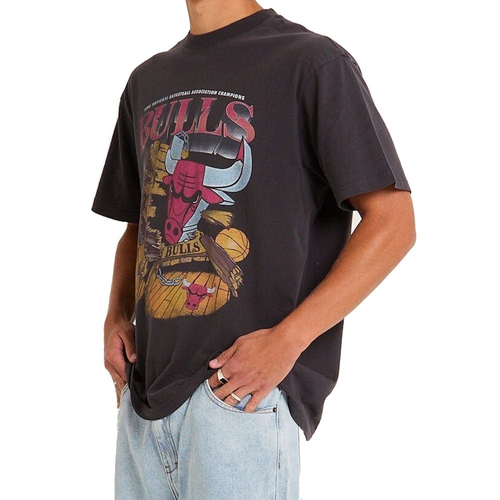 Mitchell & Ness Bevel Burst Tee Chicago Bulls - Overdyed Black