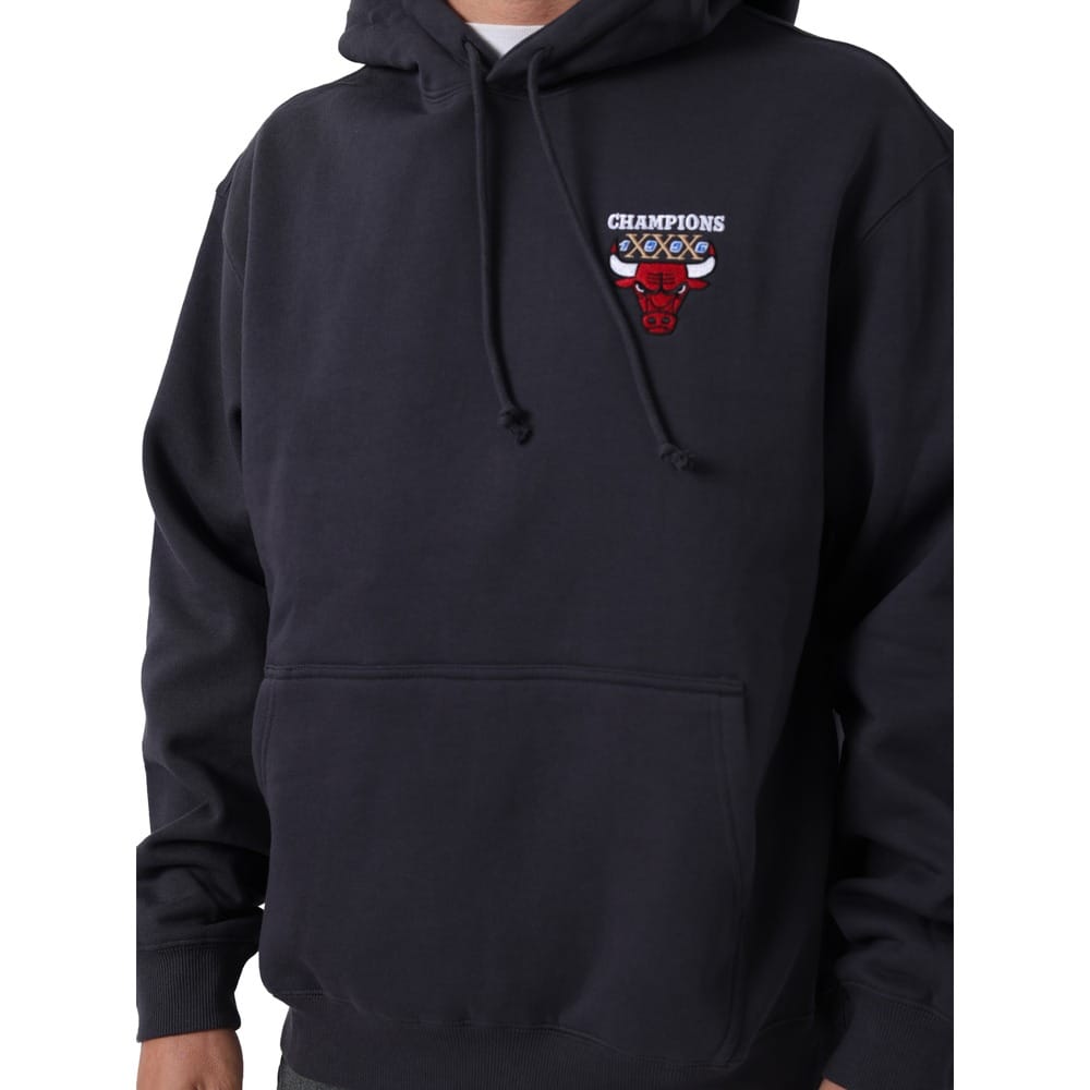 Mitchell & Ness Chicago Bulls 30 Years Hoodie - Washed Black
