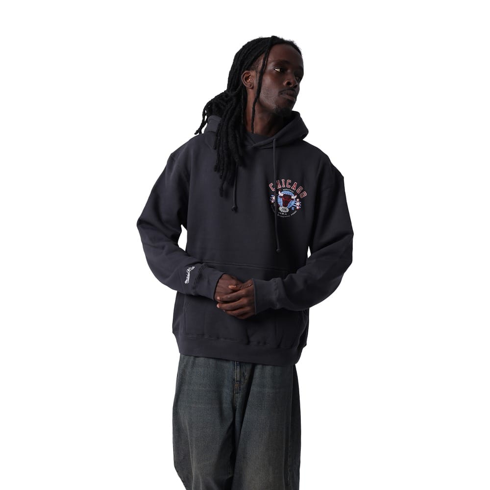 Mitchell & Ness Chicago Bulls Worldwide Hoodie - Washed Black