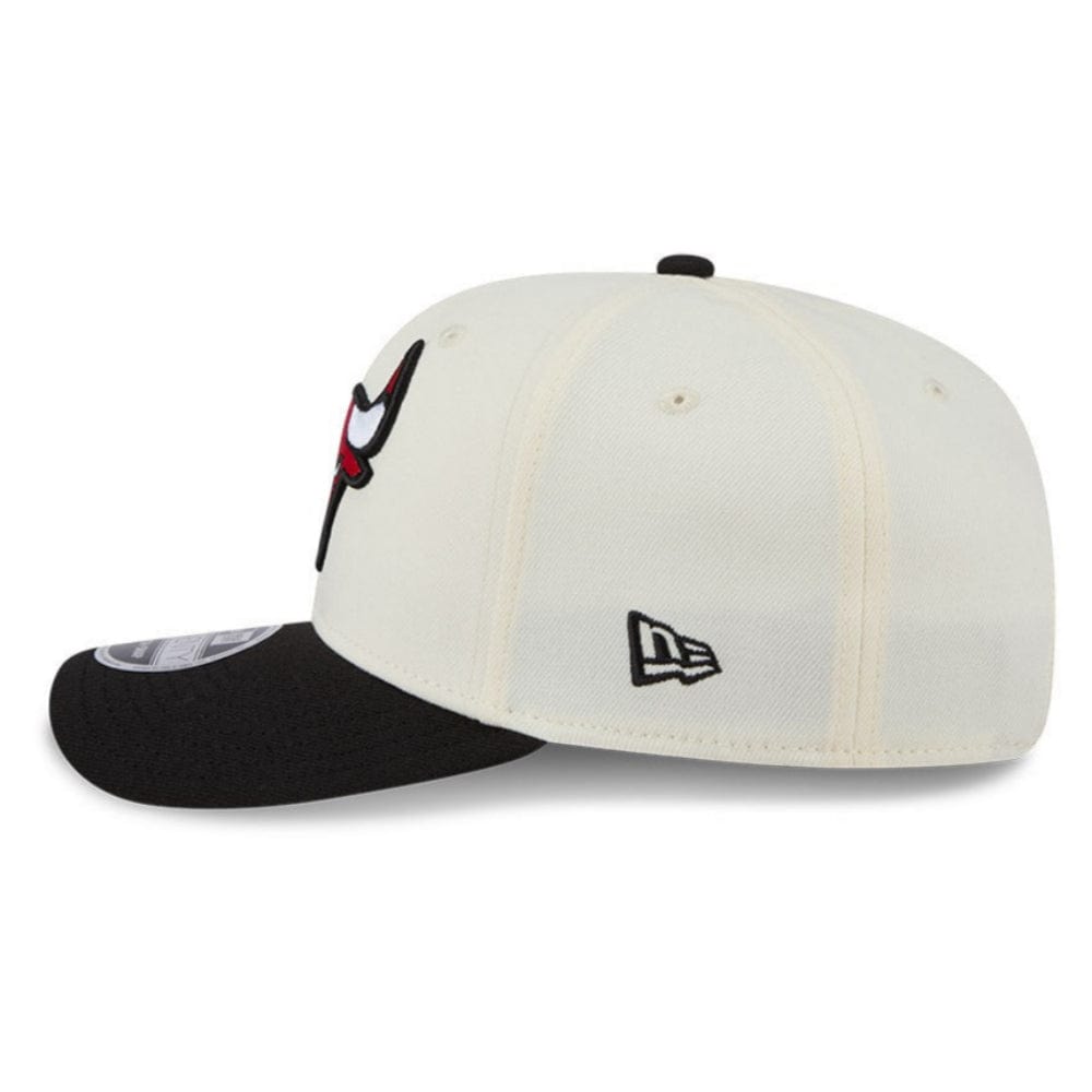 New Era 9SEVENTY 2-Tone Snapback Chicago Bulls - Chrome White / Red