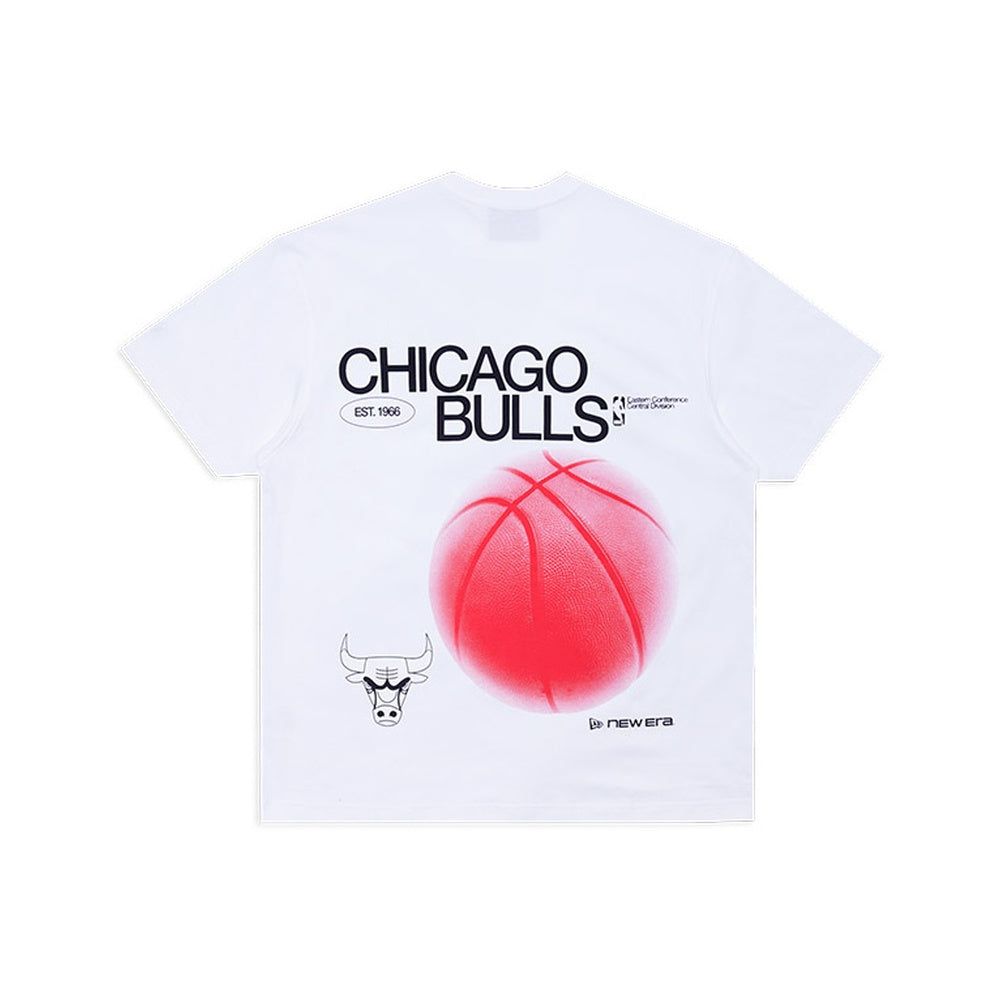 New Era Modern Essentials Chicago Bulls Relaxed Tee - White - Image 2