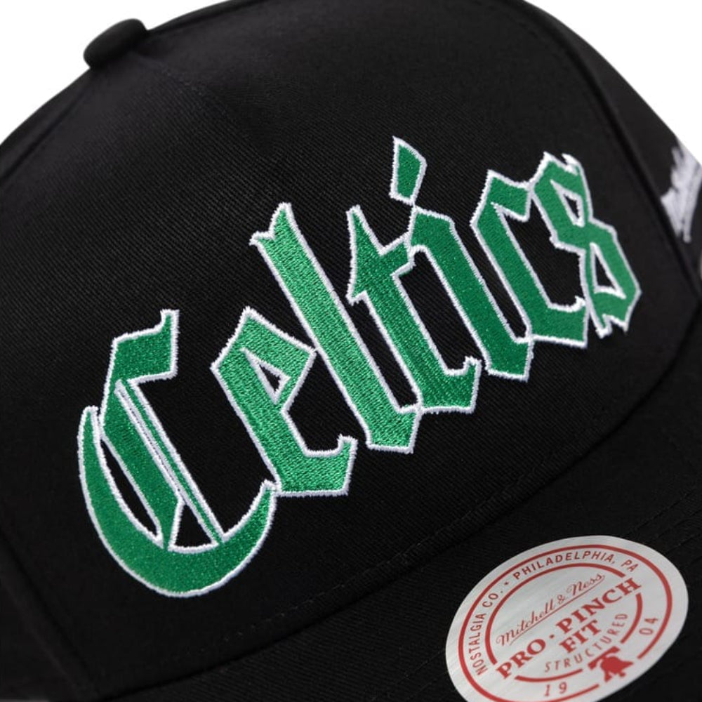 Mitchell & Ness Old English Pro Pinch Snapback Boston Celtics - Black